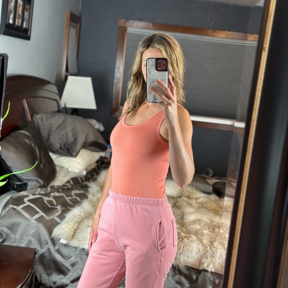 Morgan Stewart Sport Sleeveless Scoop Neck Tank Top, Small - Picture 3 of 10